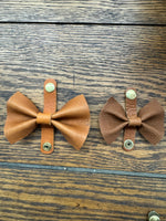 Load image into Gallery viewer, Leather Bow
